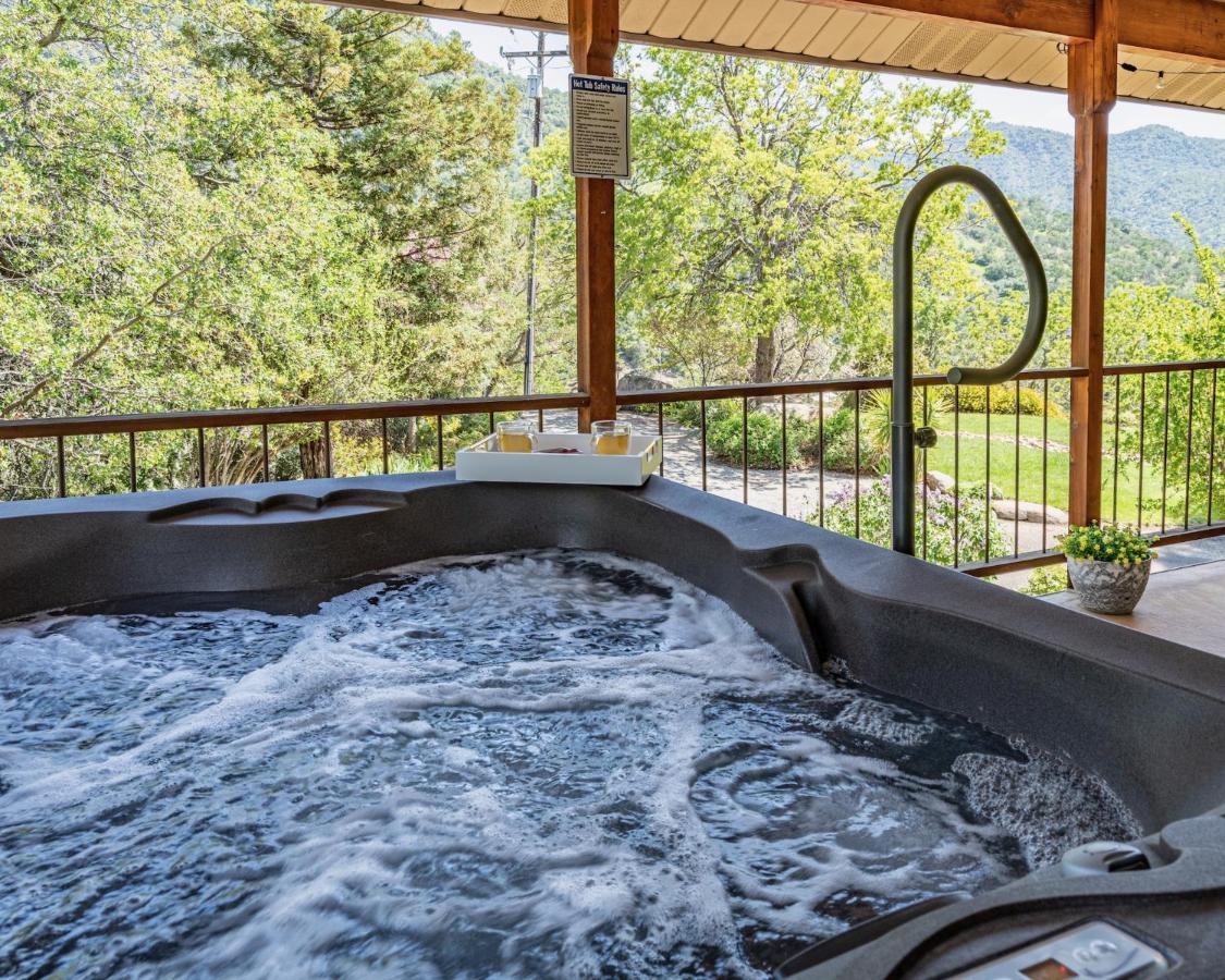 Secluded Mtn Top Family Haven W/Views Spa & Arcade Three Rivers Εξωτερικό φωτογραφία